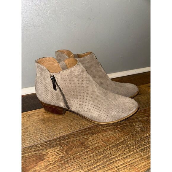 Lucky Brand Brielley Perforated Tan Suede Side Zip Booties Ankle Boots  Size 10 - Picture 1 of 15